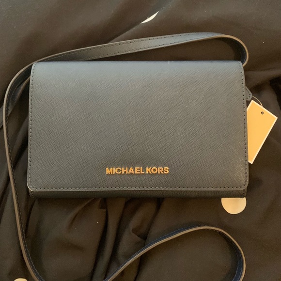 Michael Kors Handbags - MK crossbody